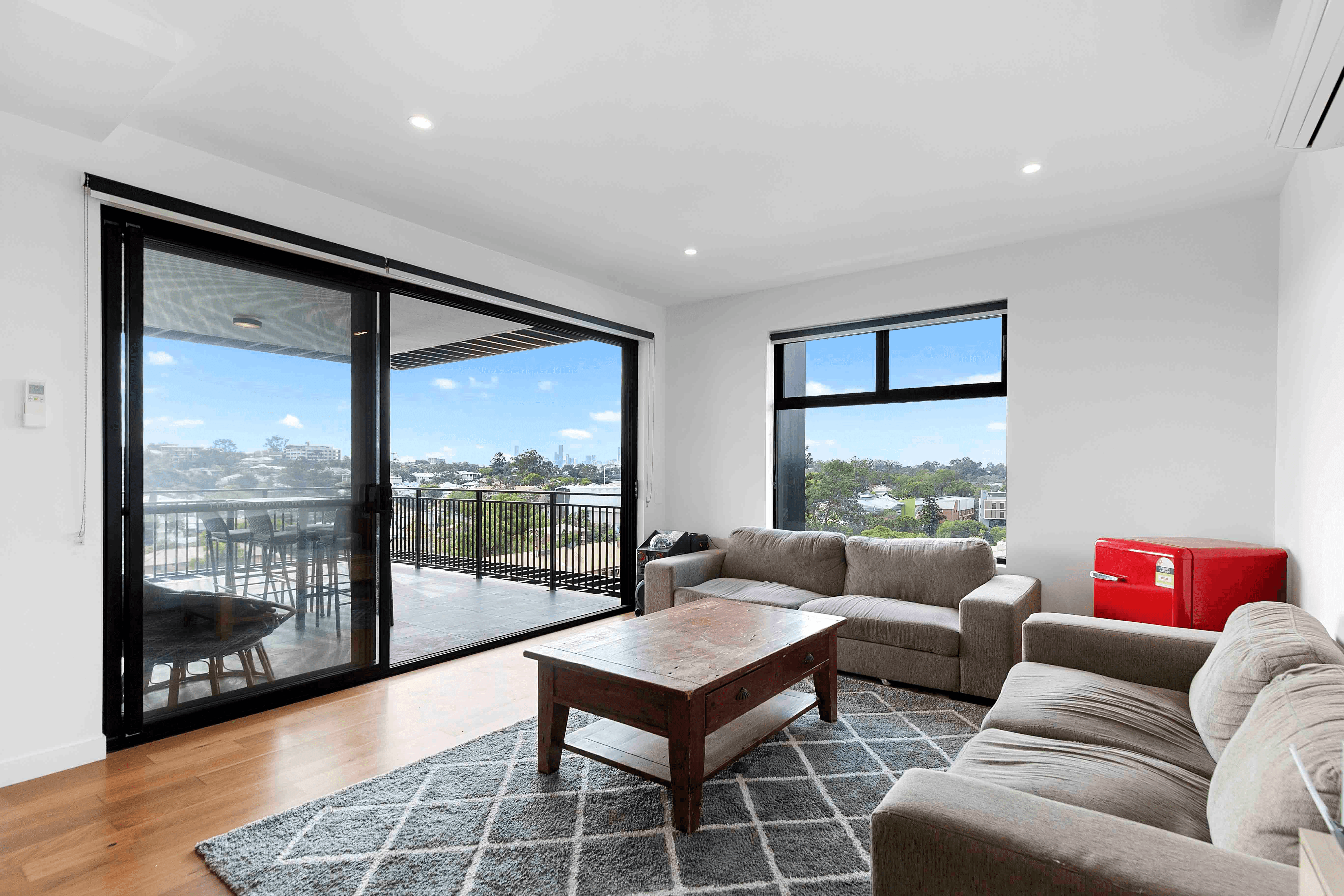 706/131 Clarence Road, INDOOROOPILLY, QLD 4068