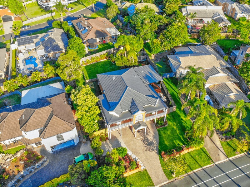 8 Pacific Pines Boulevard, PACIFIC PINES, QLD 4211