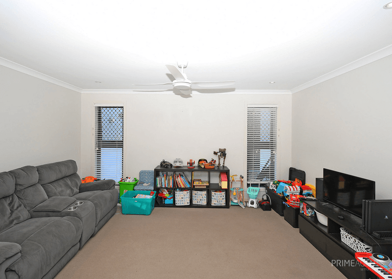 64 Earl St Vincent Circuit, Eli Waters, QLD 4655