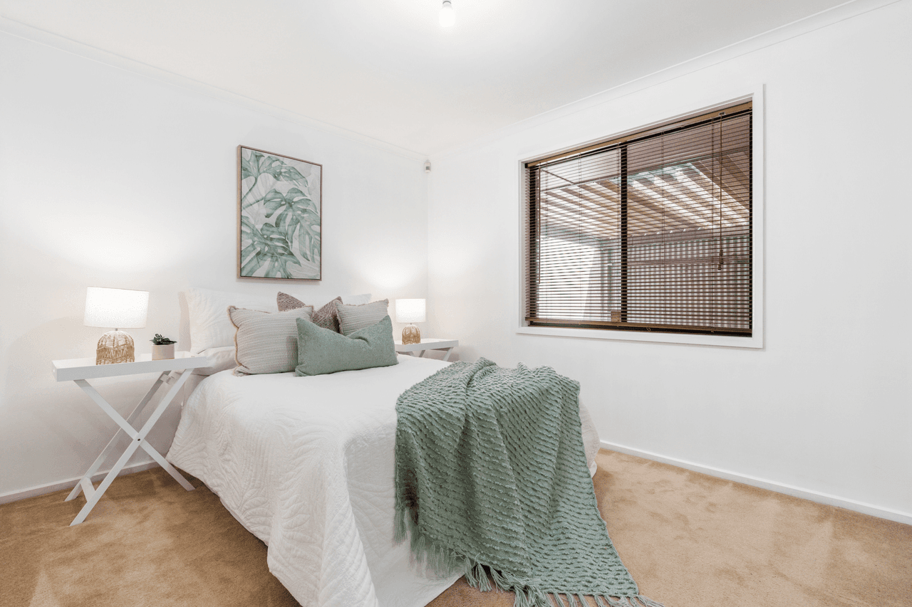 17 Garnet Crescent, FLAGSTAFF HILL, SA 5159