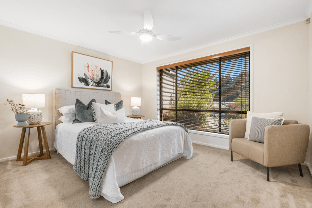 17 Garnet Crescent, FLAGSTAFF HILL, SA 5159