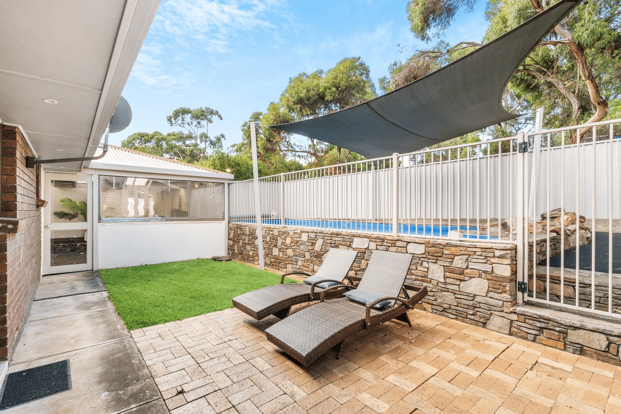 17 Garnet Crescent, FLAGSTAFF HILL, SA 5159