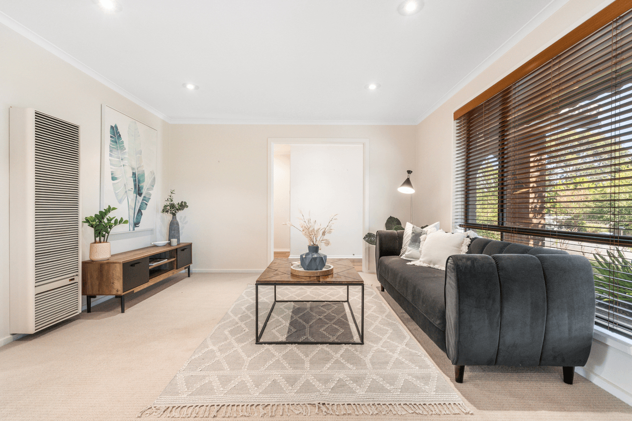 17 Garnet Crescent, FLAGSTAFF HILL, SA 5159