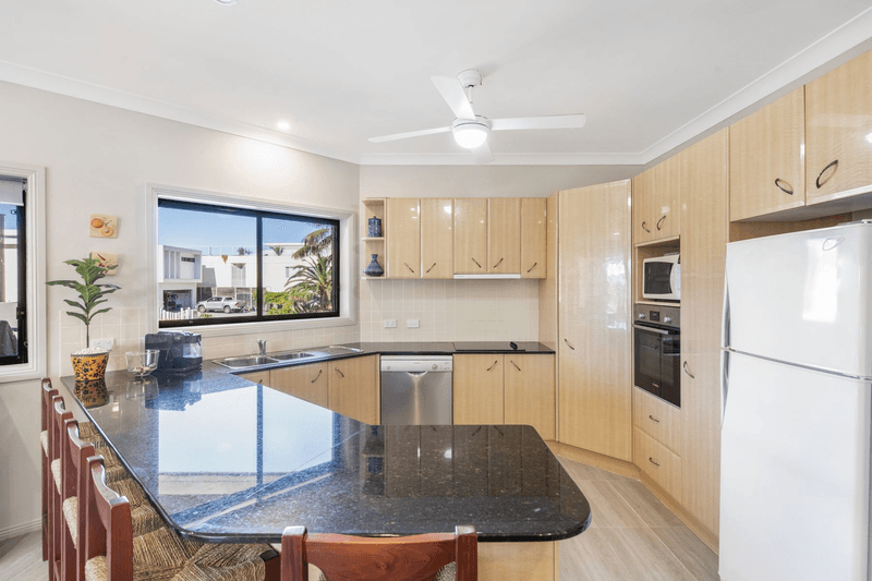 2/42A Werrina Parade, BLUE BAY, NSW 2261