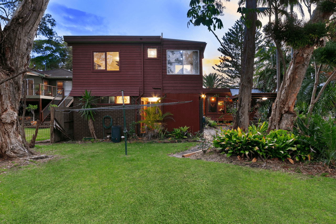 25 Natuna Avenue, BUDGEWOI, NSW 2262