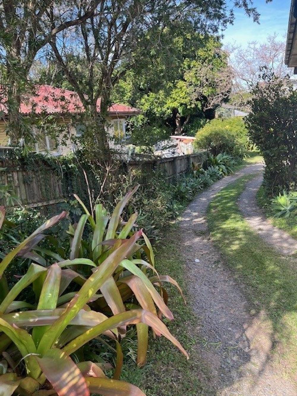 151 Nursery Road, HOLLAND PARK WEST, QLD 4121