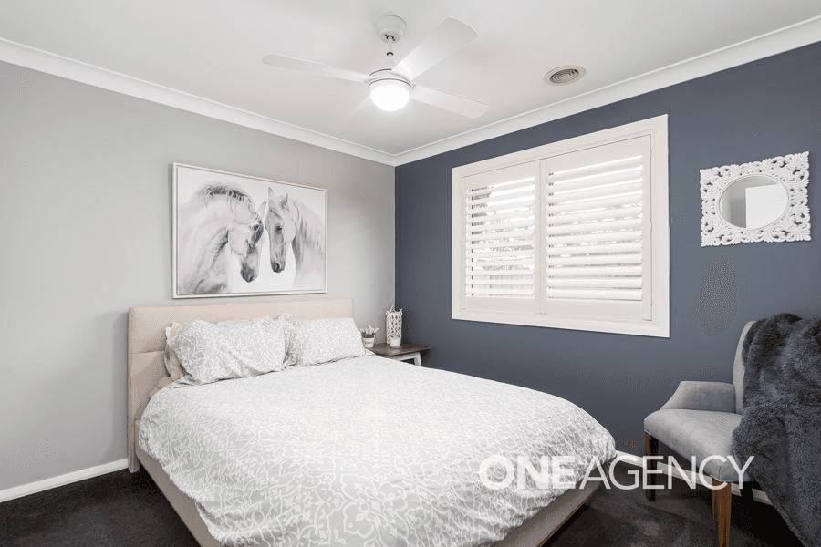 20 BARTON AVENUE, LLOYD, NSW 2650