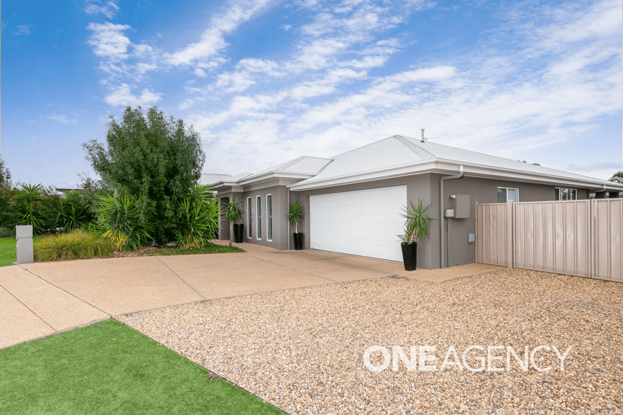 20 BARTON AVENUE, LLOYD, NSW 2650