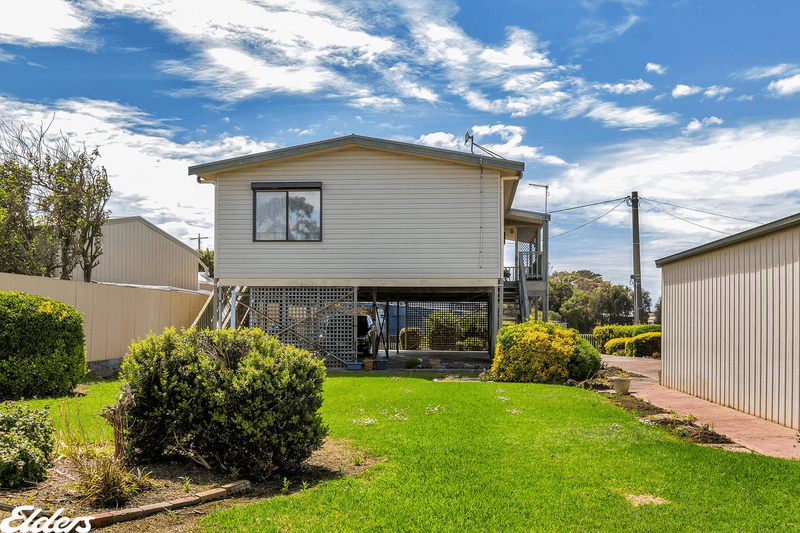 11  CAMERON Street, MCLOUGHLINS BEACH, VIC 3874