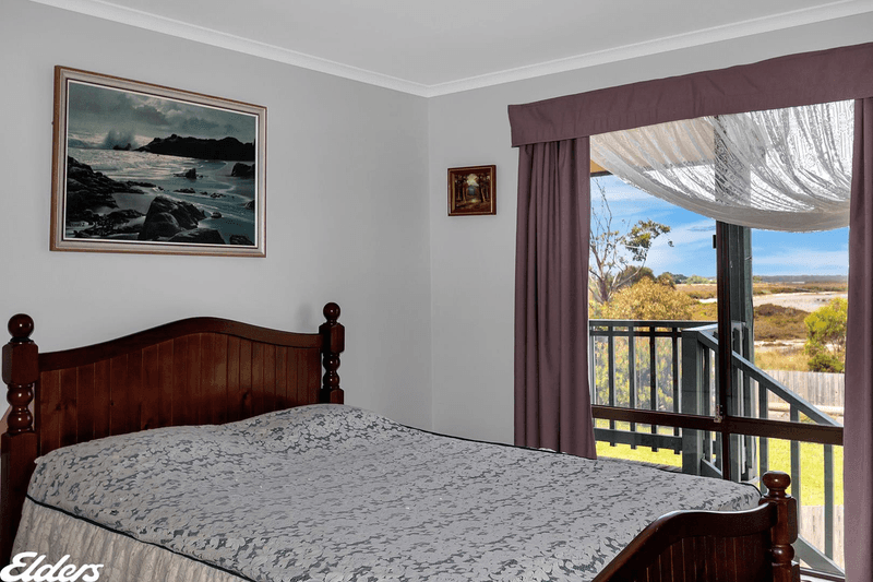 11  CAMERON Street, MCLOUGHLINS BEACH, VIC 3874