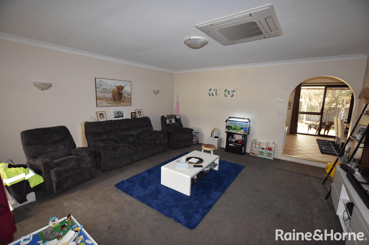 14 Pitta Pitta Place, ORANGE, NSW 2800