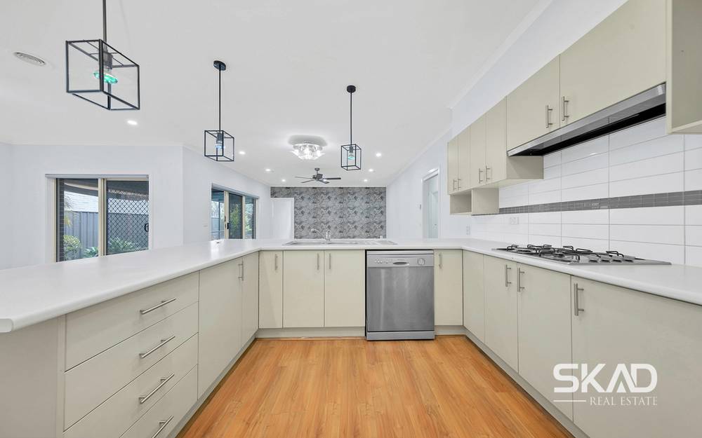 18 Mount Eccles Way, SOUTH MORANG, VIC 3752