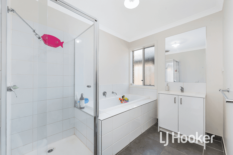 20 Newcastle Drive, OFFICER, VIC 3809