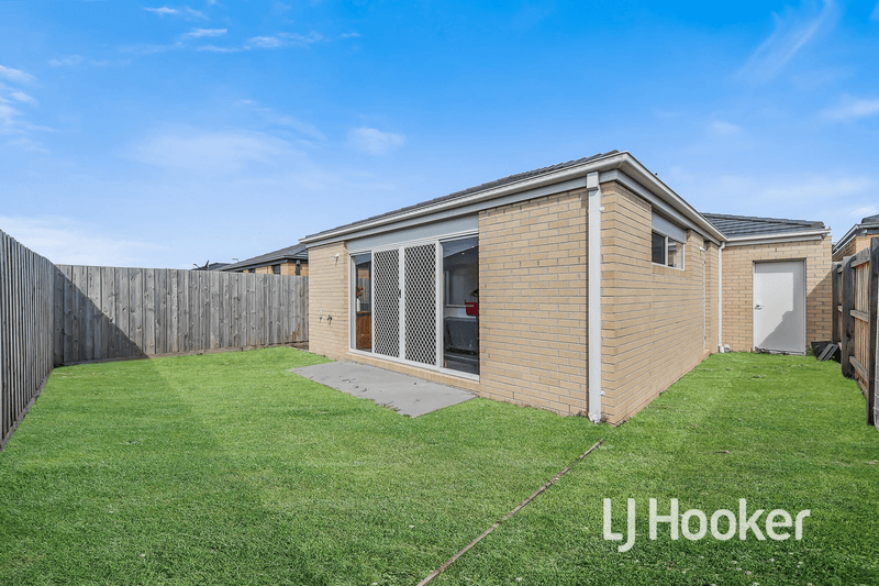 20 Newcastle Drive, OFFICER, VIC 3809