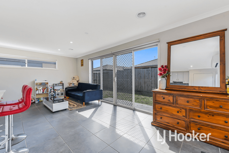 20 Newcastle Drive, OFFICER, VIC 3809