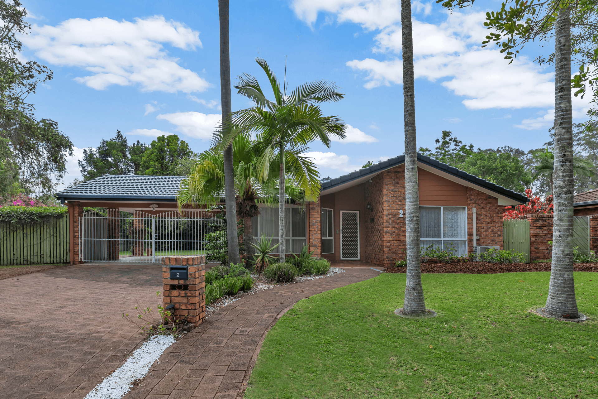 2 Chatburn Street, CHAPEL HILL, QLD 4069