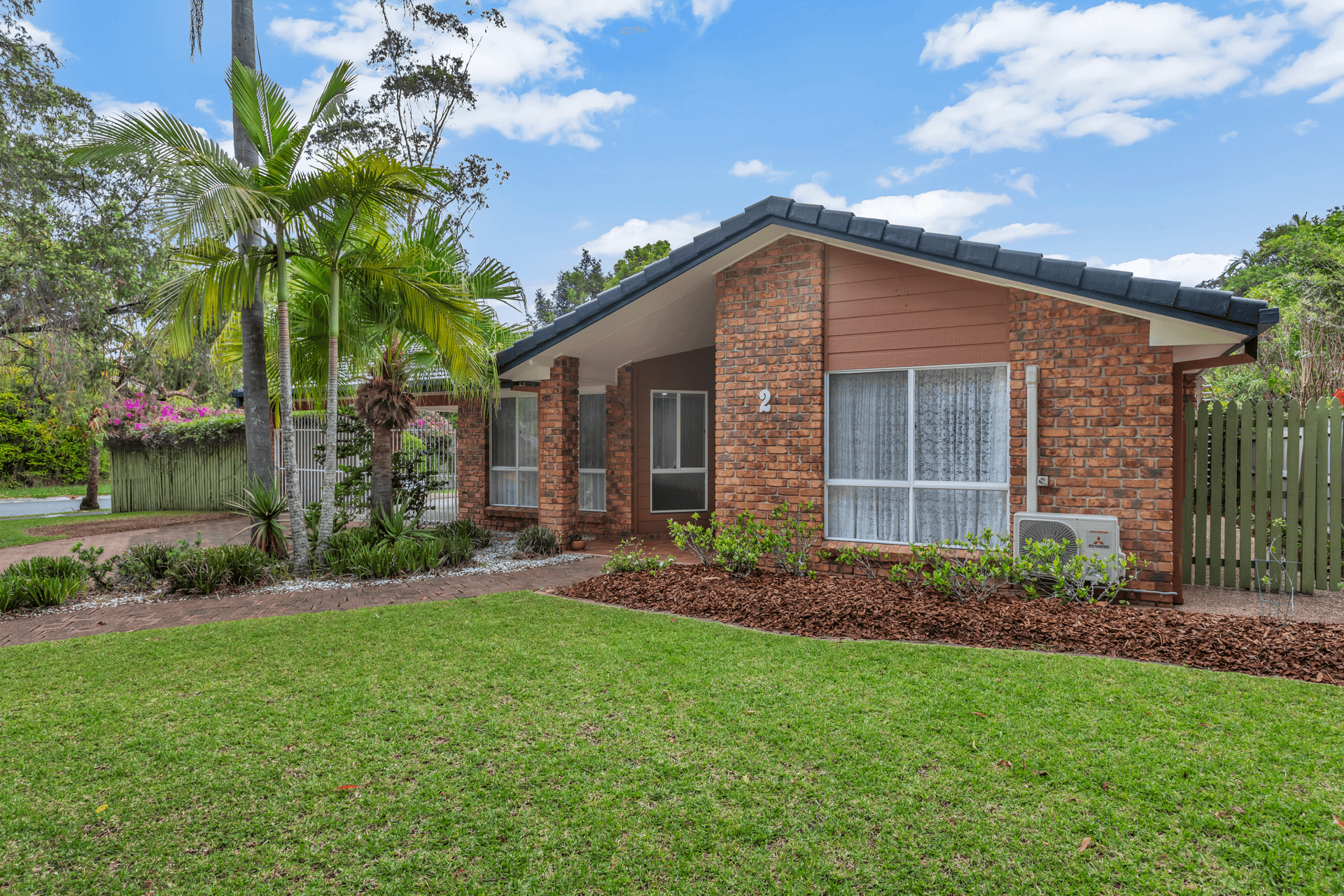 2 Chatburn Street, CHAPEL HILL, QLD 4069