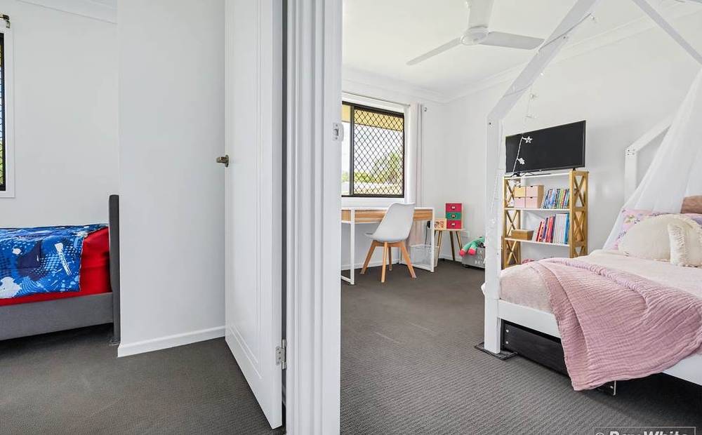 11 BARRY STREET, GRACEMERE, QLD 4702