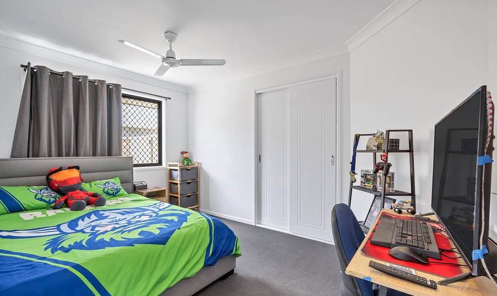 11 BARRY STREET, GRACEMERE, QLD 4702