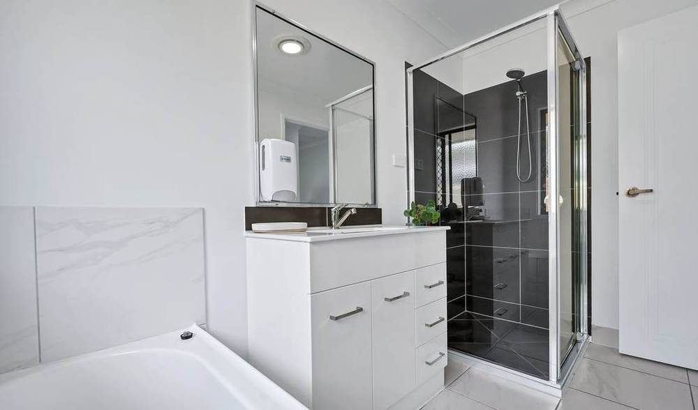 11 BARRY STREET, GRACEMERE, QLD 4702