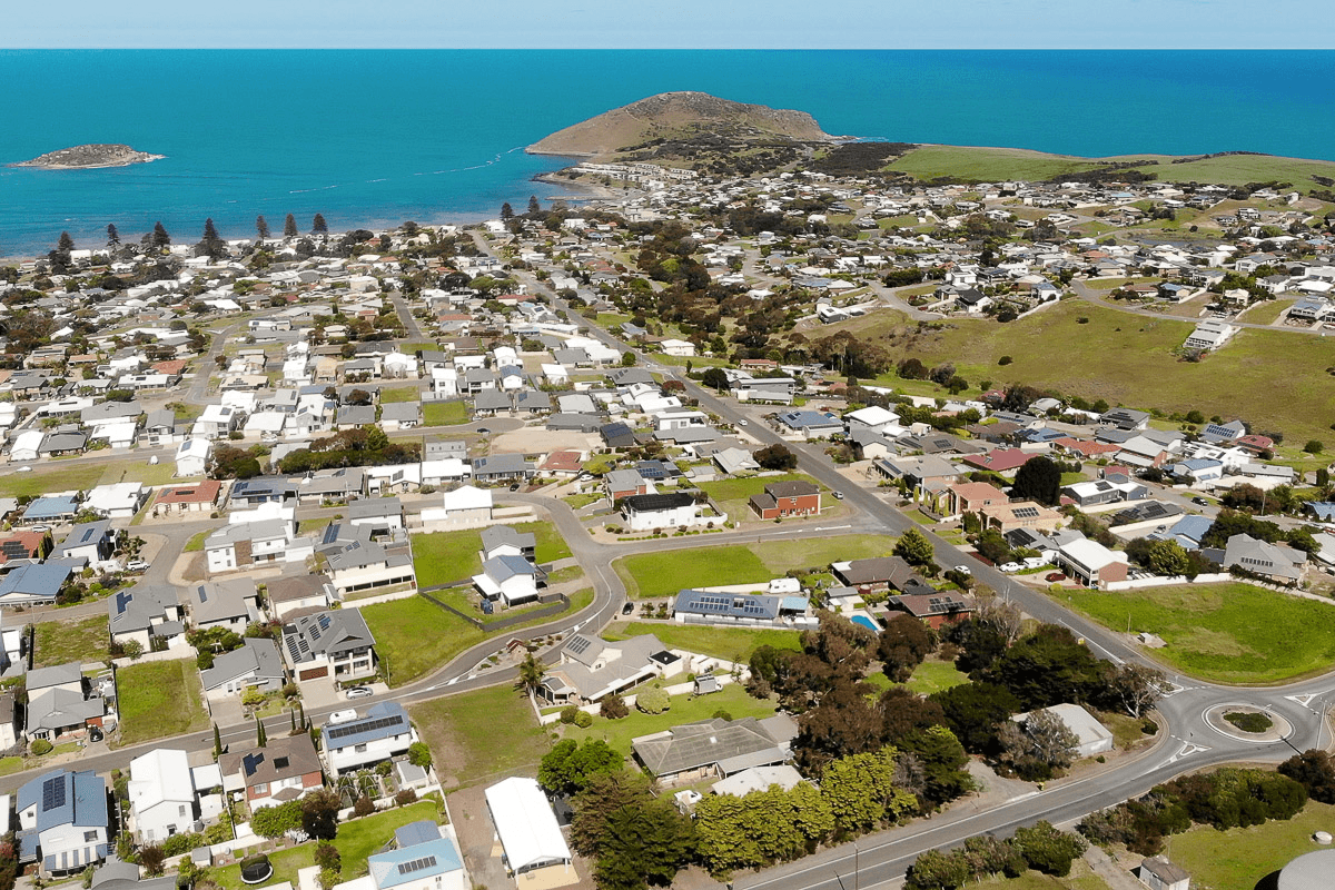 3 Stone Hut Cct, ENCOUNTER BAY, SA 5211