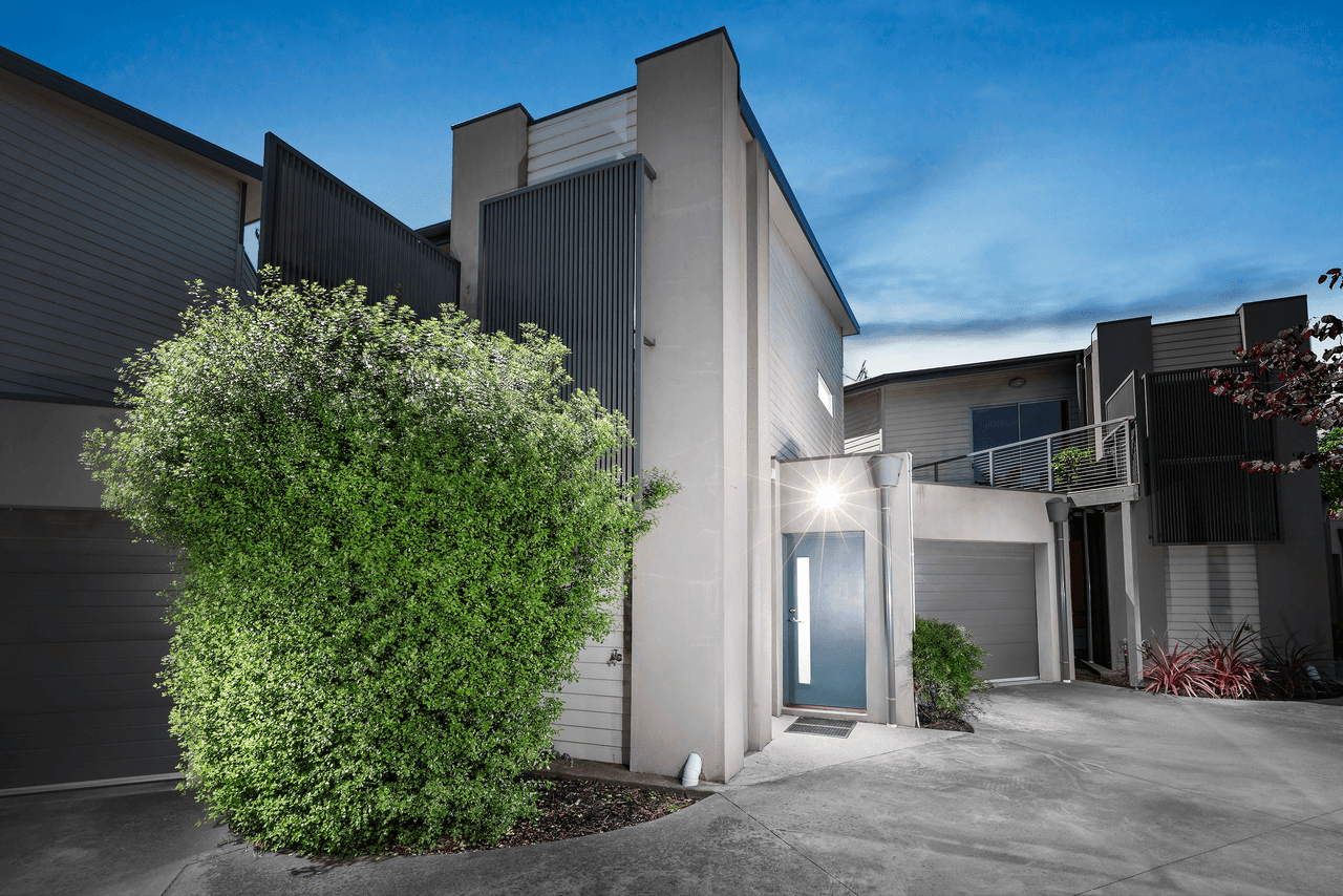 2/4 Dora Avenue, BLACKBURN, VIC 3130