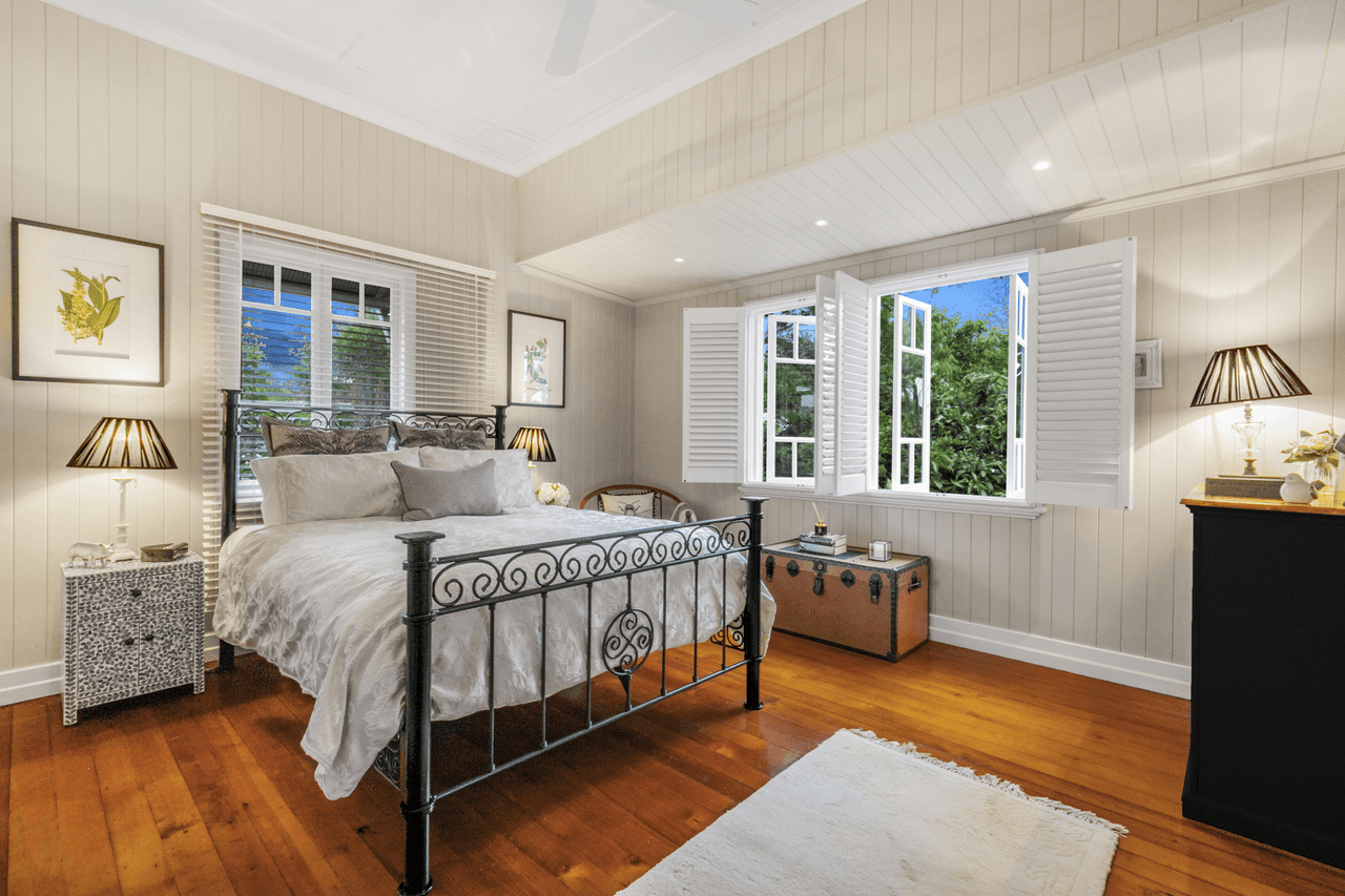 15 Kenilworth Street, SHERWOOD, QLD 4075