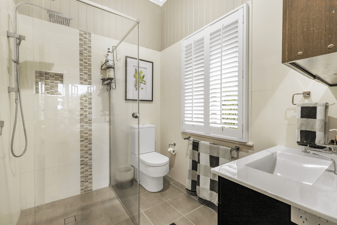 15 Kenilworth Street, SHERWOOD, QLD 4075