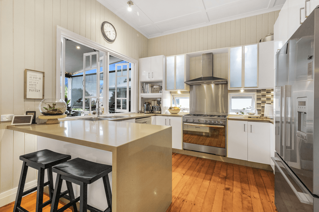 15 Kenilworth Street, SHERWOOD, QLD 4075