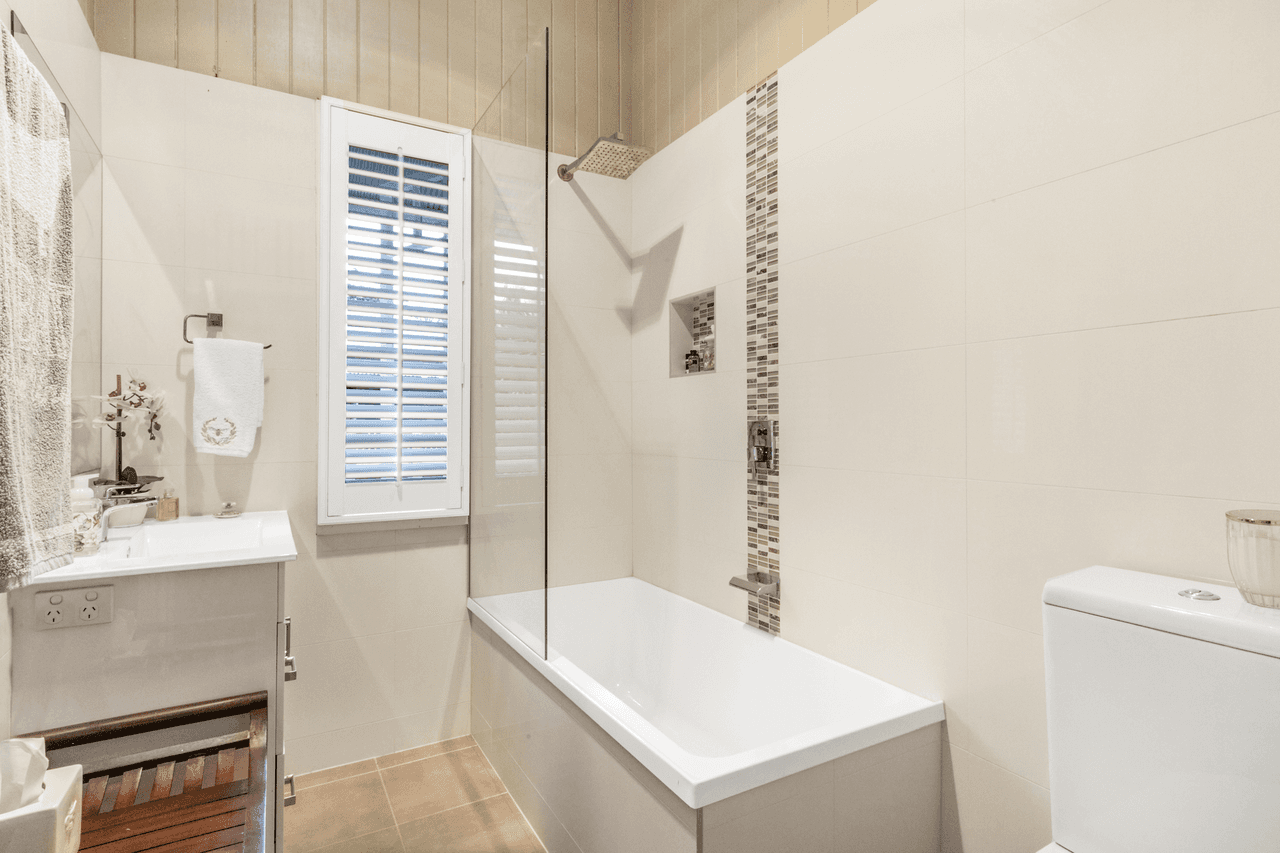 15 Kenilworth Street, SHERWOOD, QLD 4075