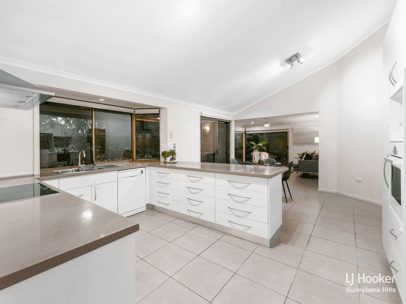 2 Harvey Place, WISHART, QLD 4122