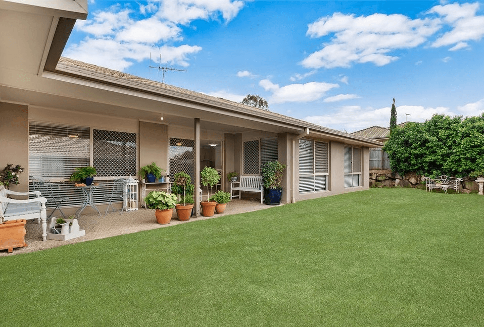 19 Oleosa Close, MOGGILL, QLD 4070