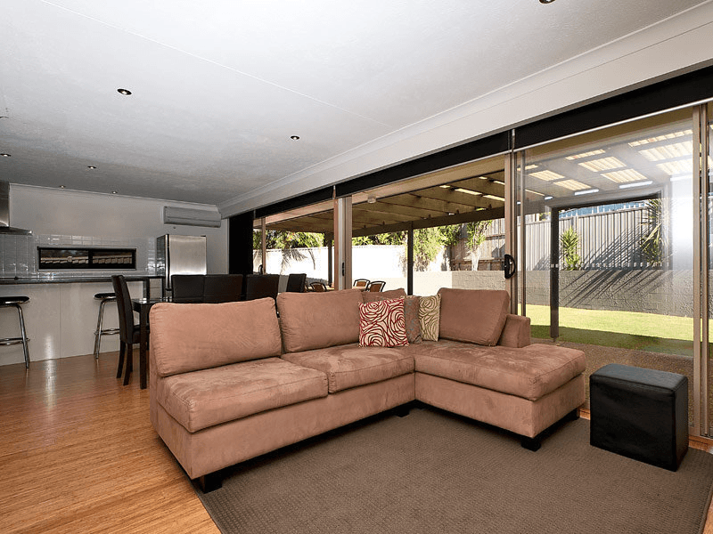 33 Hickey Way, Carrara, QLD 4211