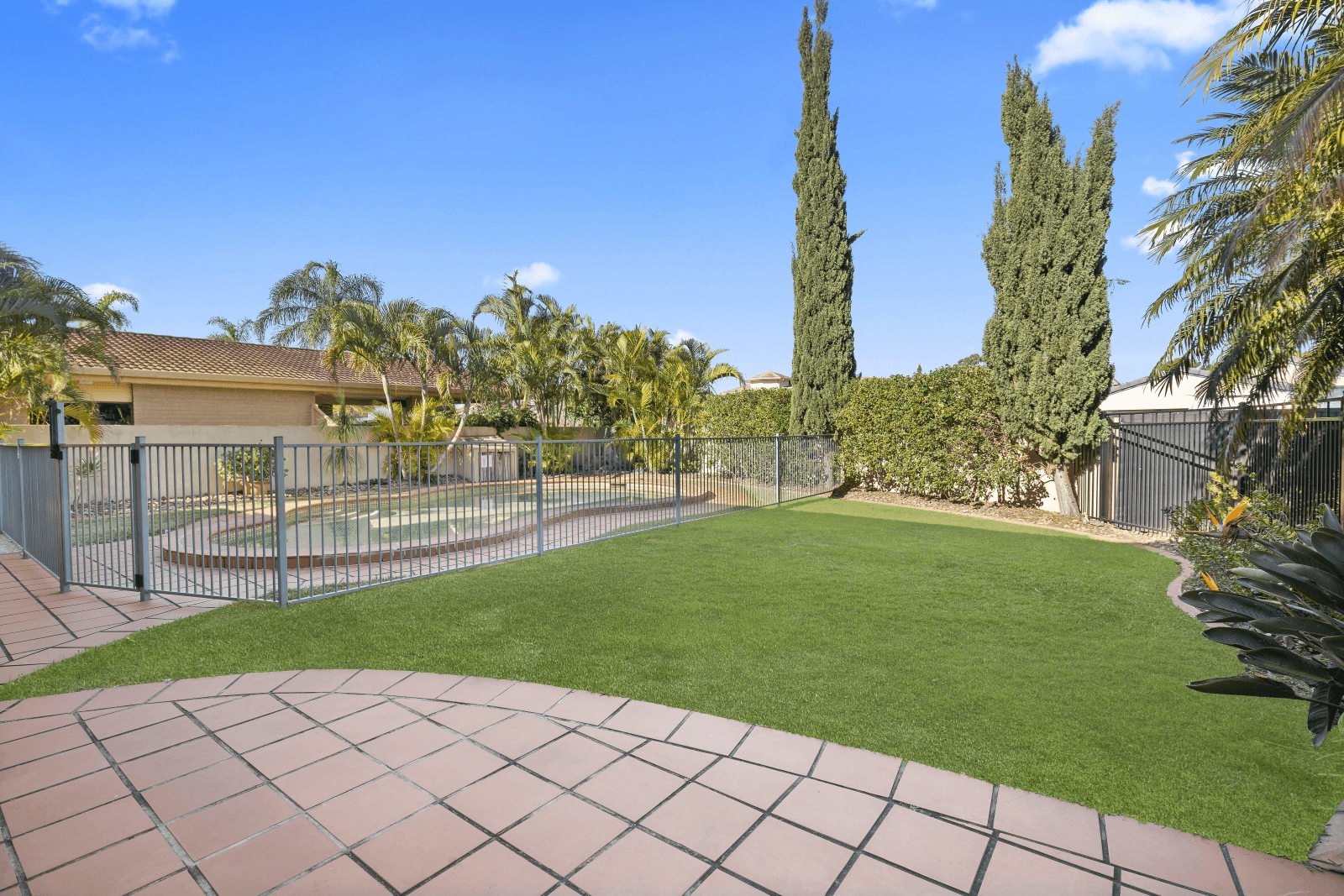 21 Kookaburra Court, BUNDALL, QLD 4217