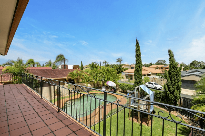 21 Kookaburra Court, BUNDALL, QLD 4217