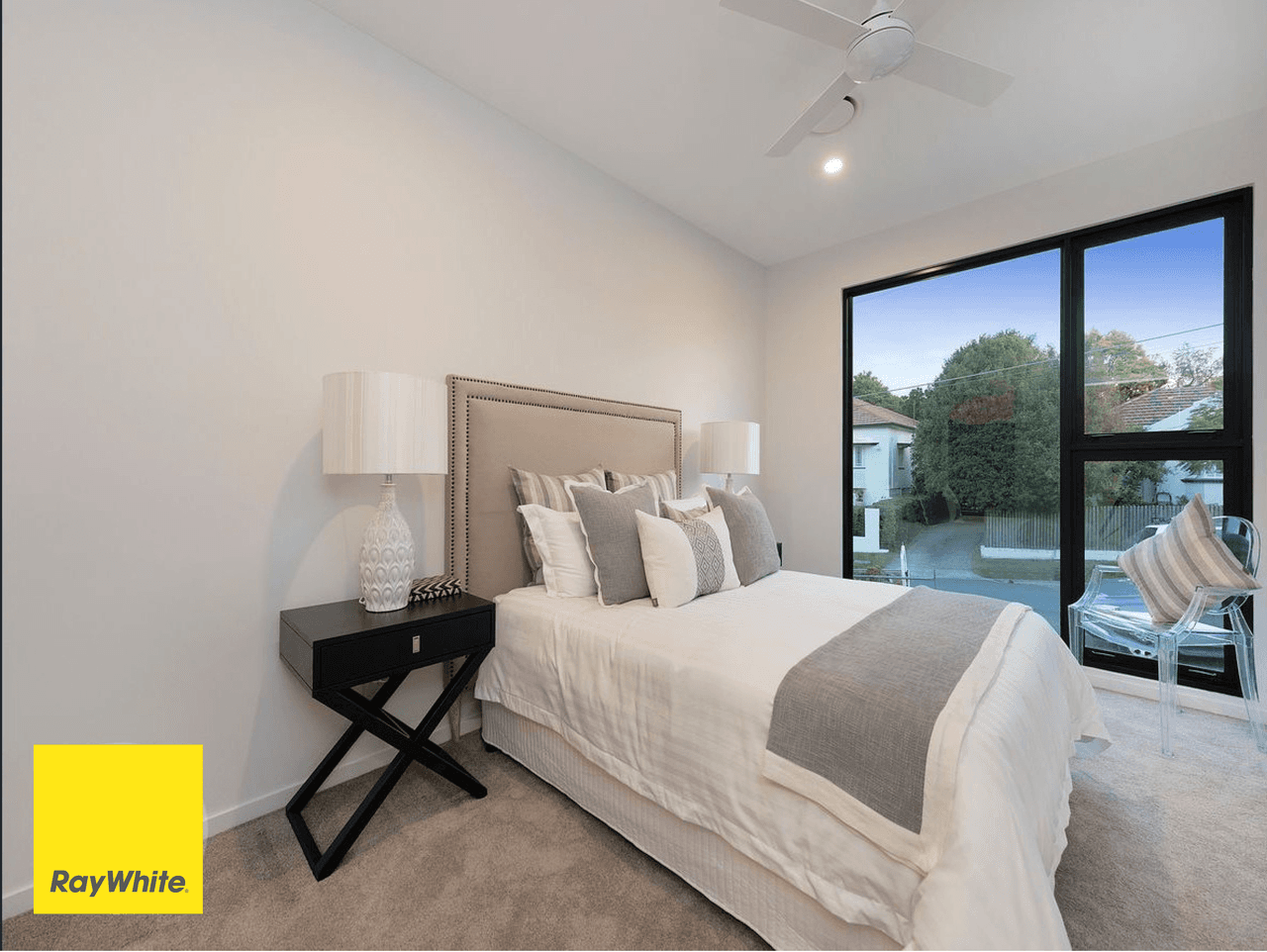 24A Curlewis Street, HOLLAND PARK WEST, QLD 4121