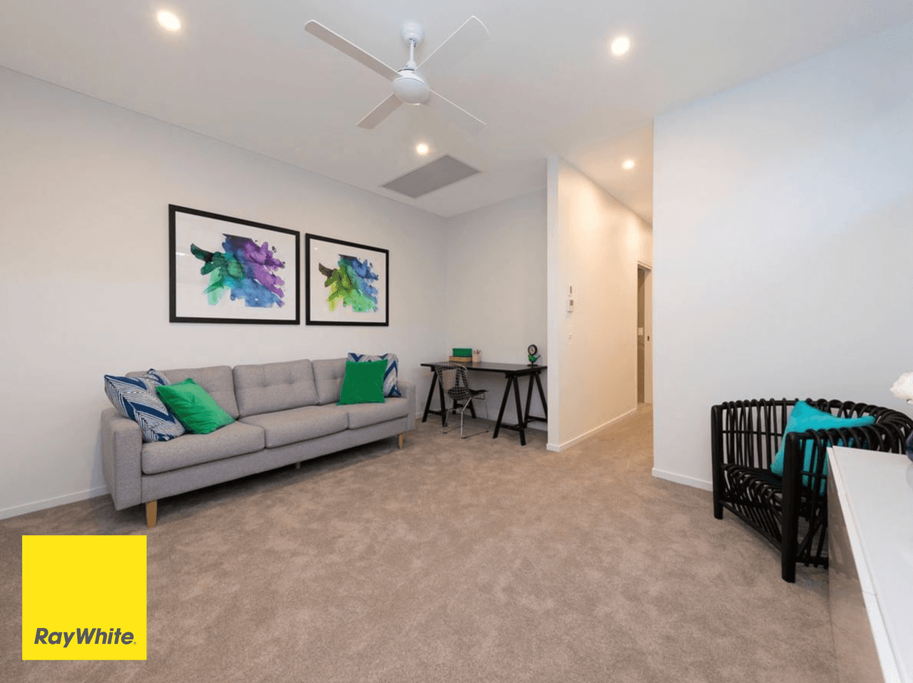 24A Curlewis Street, HOLLAND PARK WEST, QLD 4121