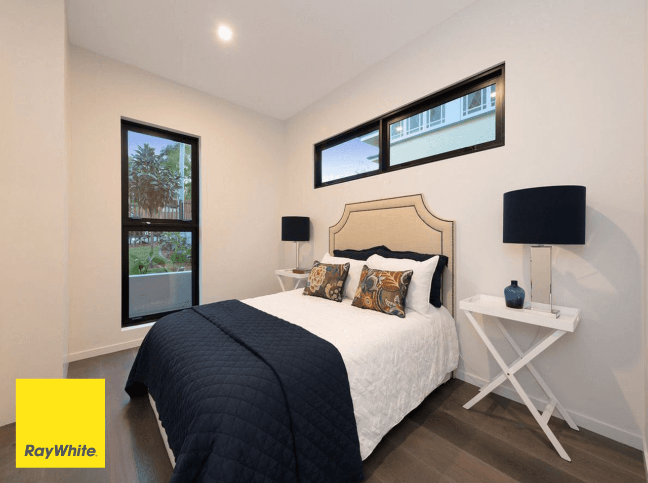 24A Curlewis Street, HOLLAND PARK WEST, QLD 4121