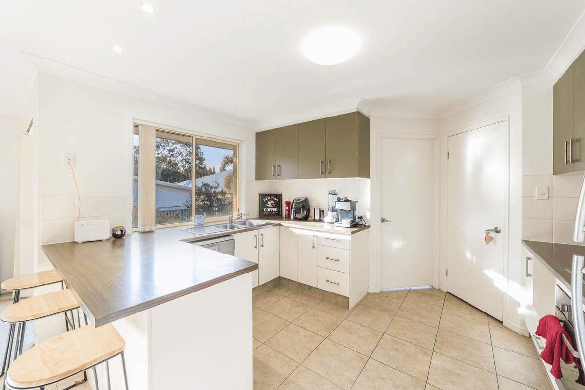 4 Icefire Lane, COOMERA WATERS, QLD 4209