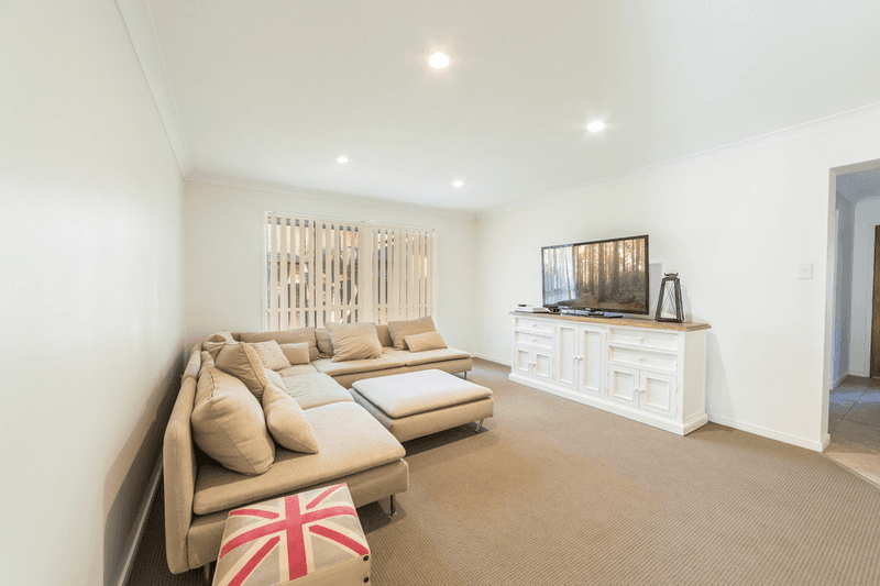 4 Icefire Lane, COOMERA WATERS, QLD 4209