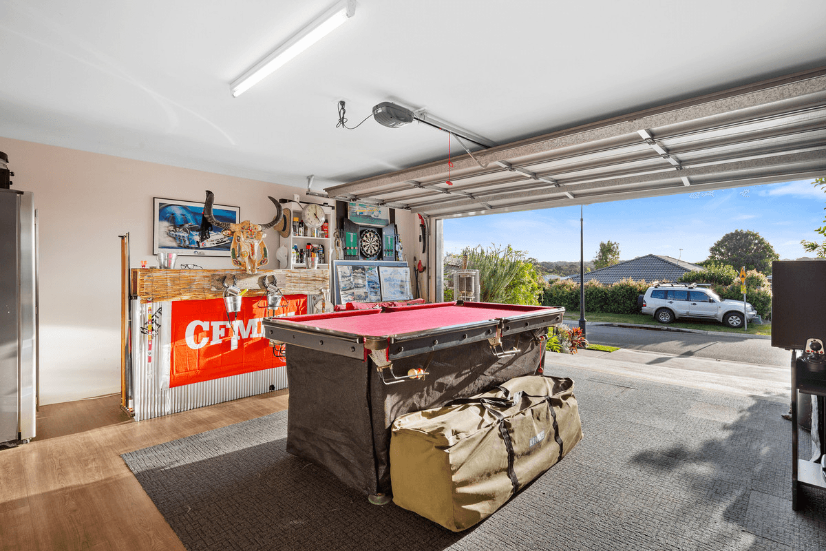 136 Bankswood Drive, REDLAND BAY, QLD 4165