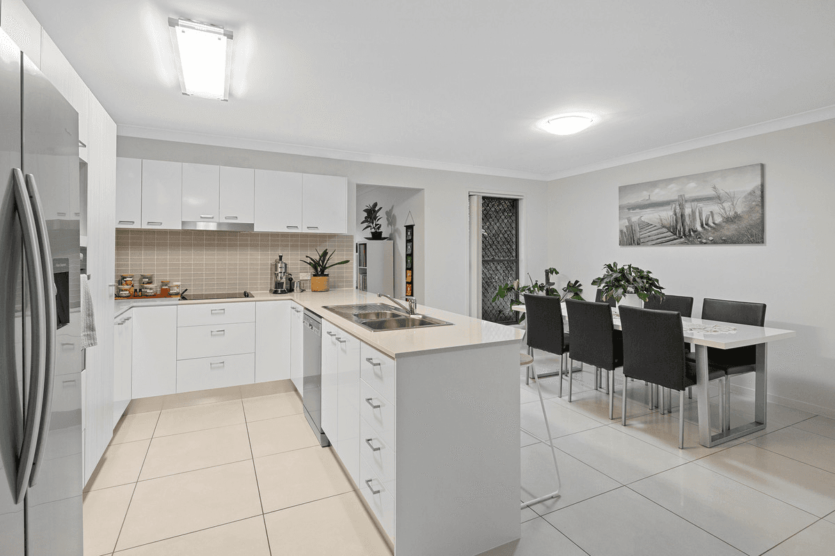 136 Bankswood Drive, REDLAND BAY, QLD 4165