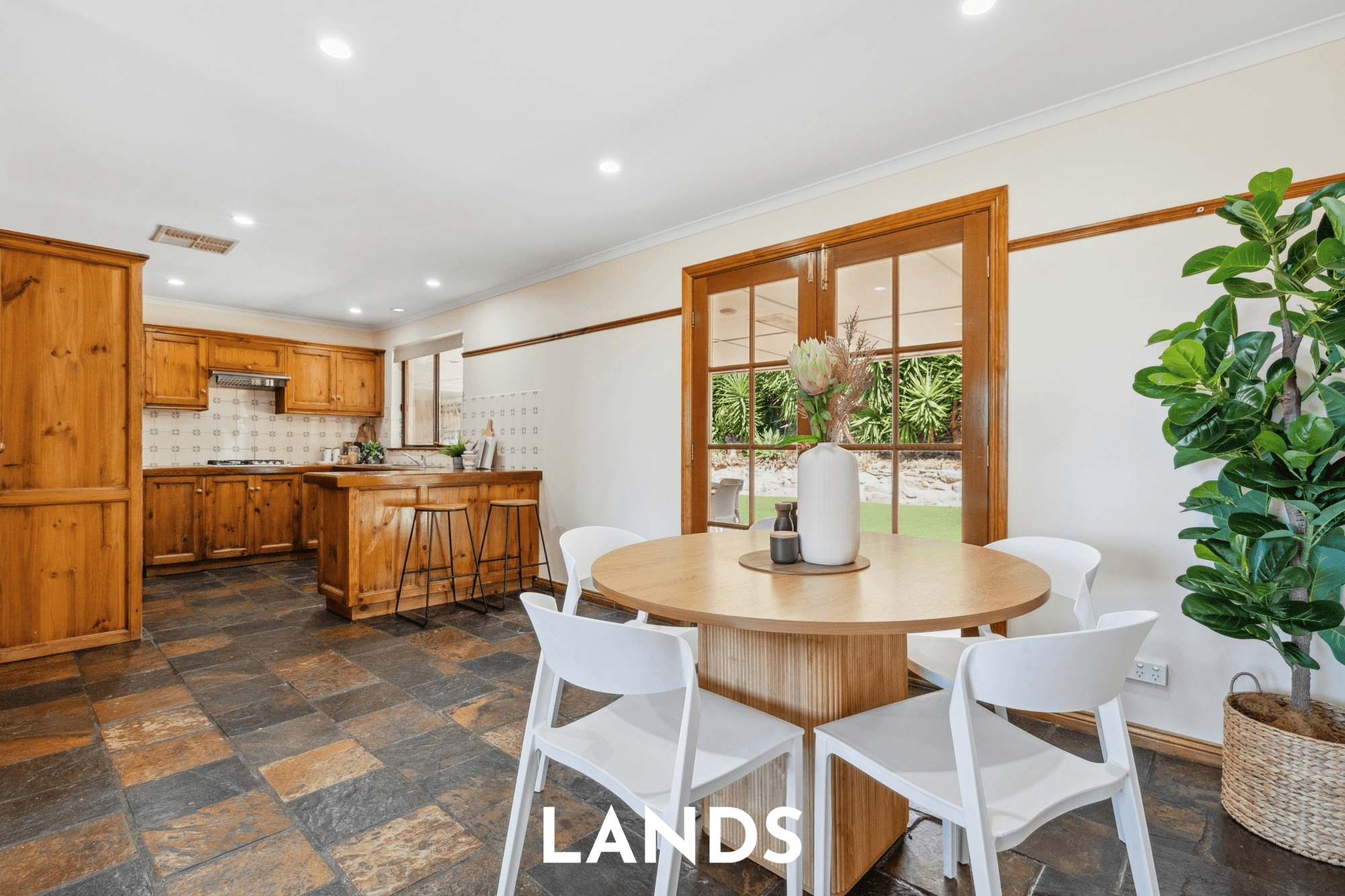 11 Kalmia Court, Hallett Cove, SA 5158