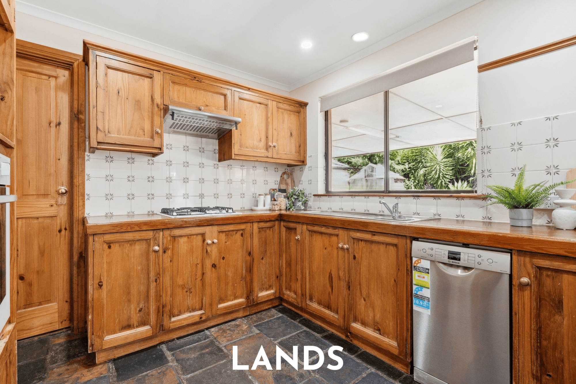11 Kalmia Court, Hallett Cove, SA 5158
