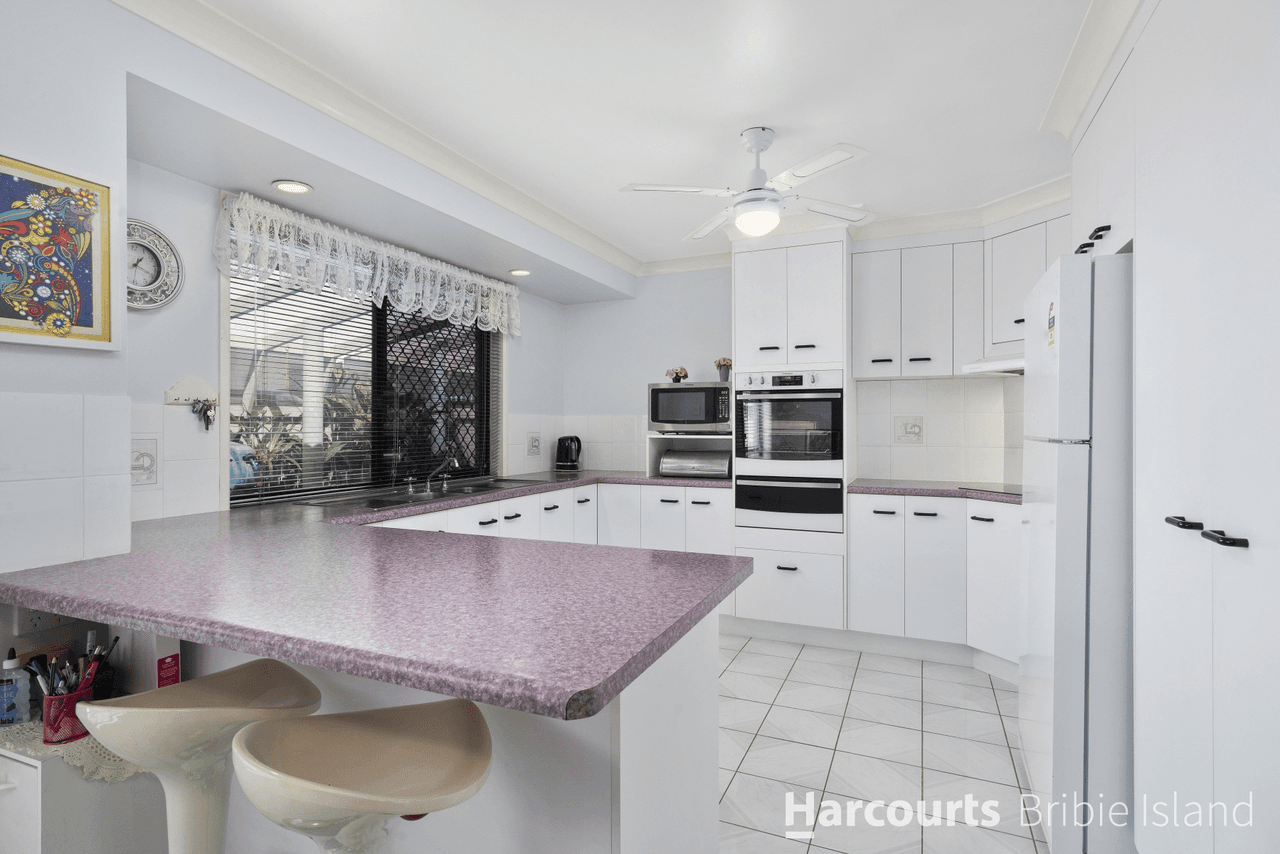 1 Squire Place, SANDSTONE POINT, QLD 4511