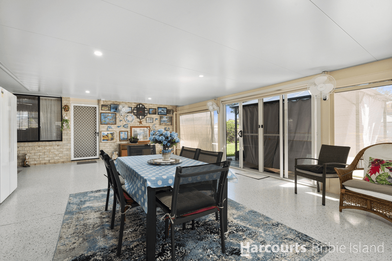 1 Squire Place, SANDSTONE POINT, QLD 4511
