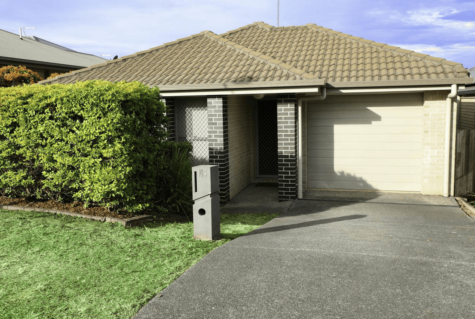 104 Surround Street, DAKABIN, QLD 4503