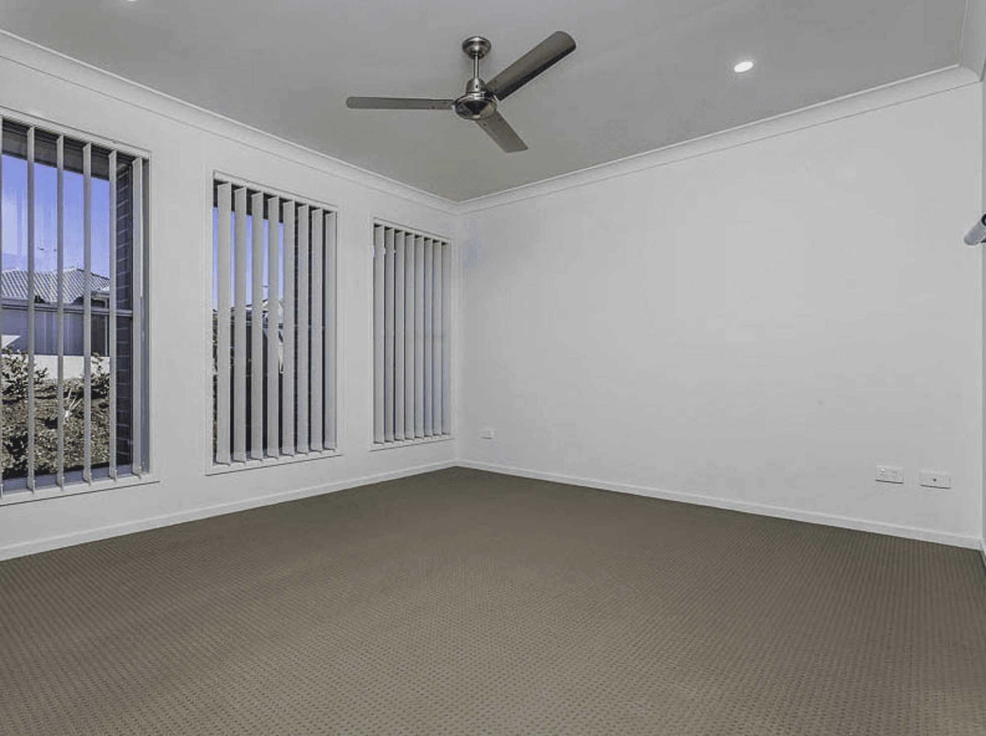 104 Surround Street, DAKABIN, QLD 4503