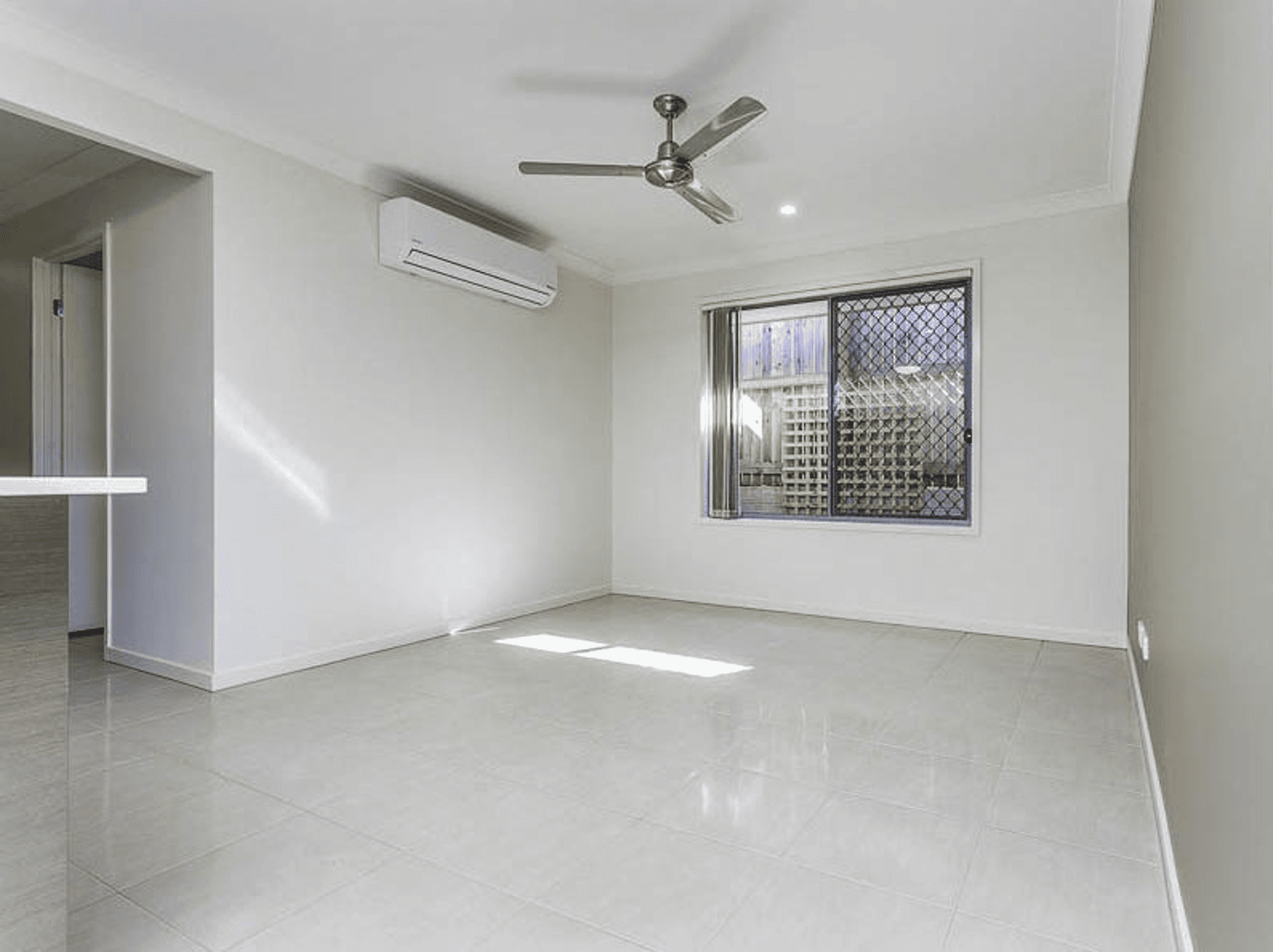 104 Surround Street, DAKABIN, QLD 4503