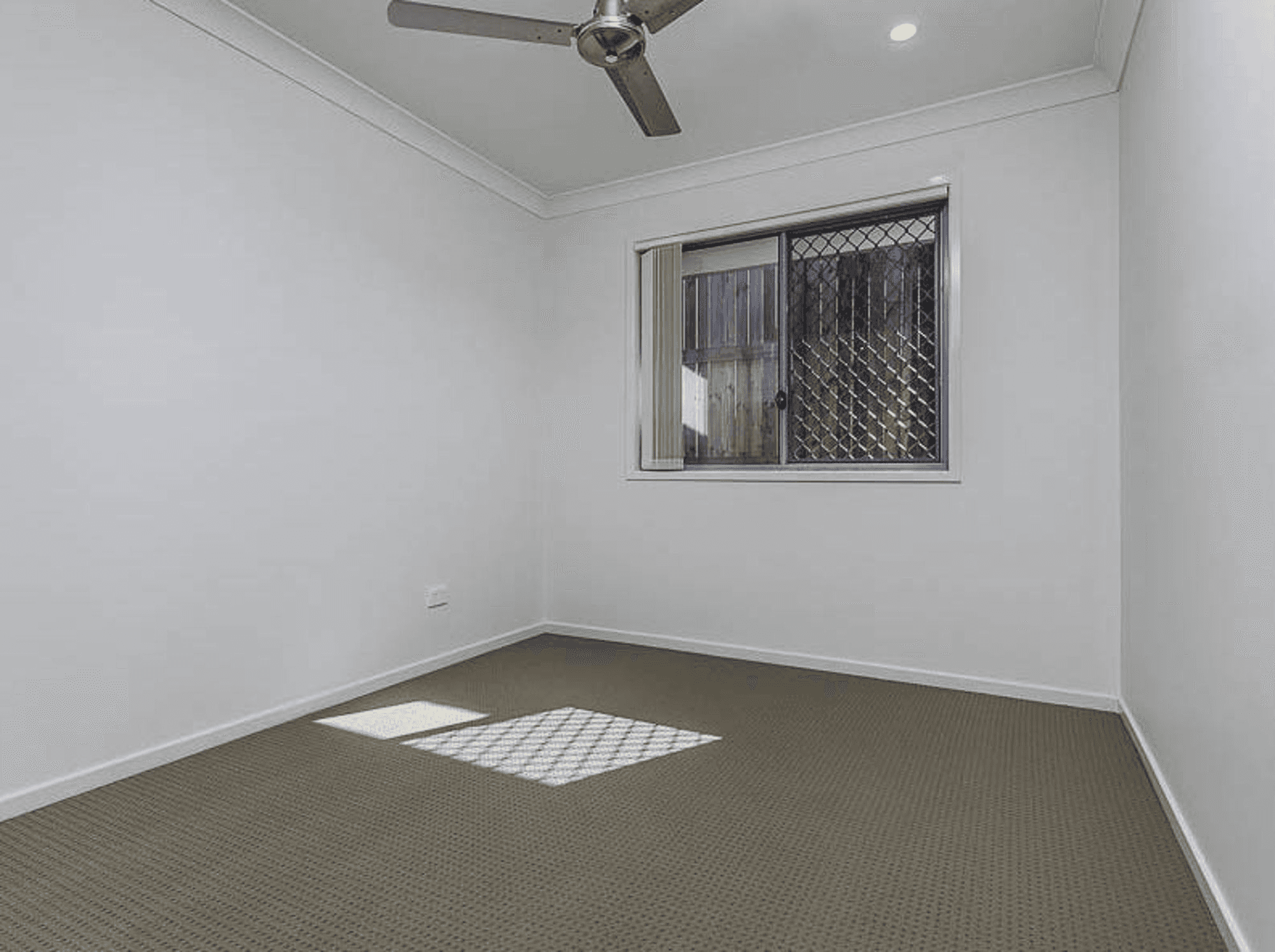 104 Surround Street, DAKABIN, QLD 4503